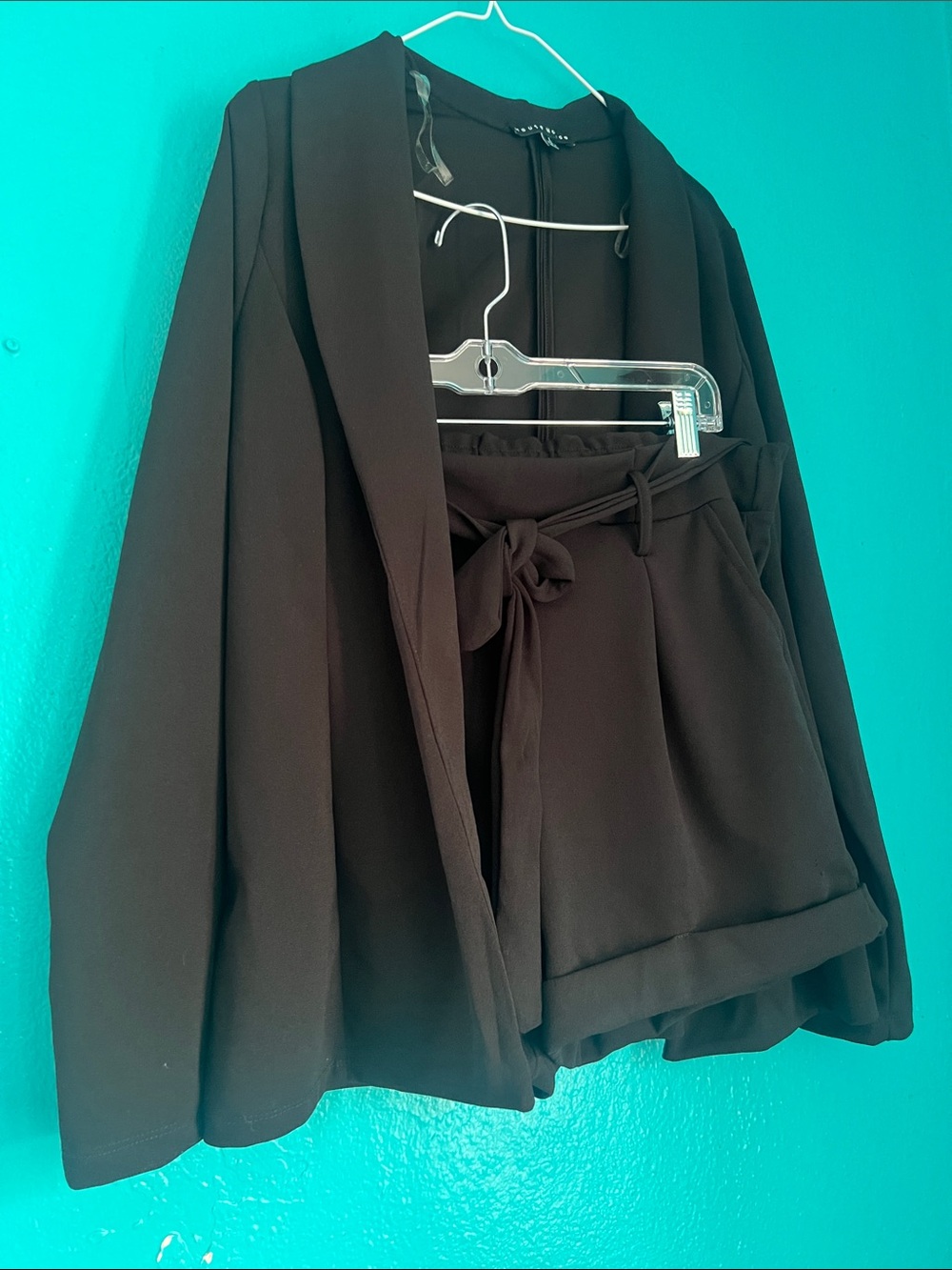 Haute Monde Black High-Waist Tie-Belt Cuffed Shorts set with Blazer Large
